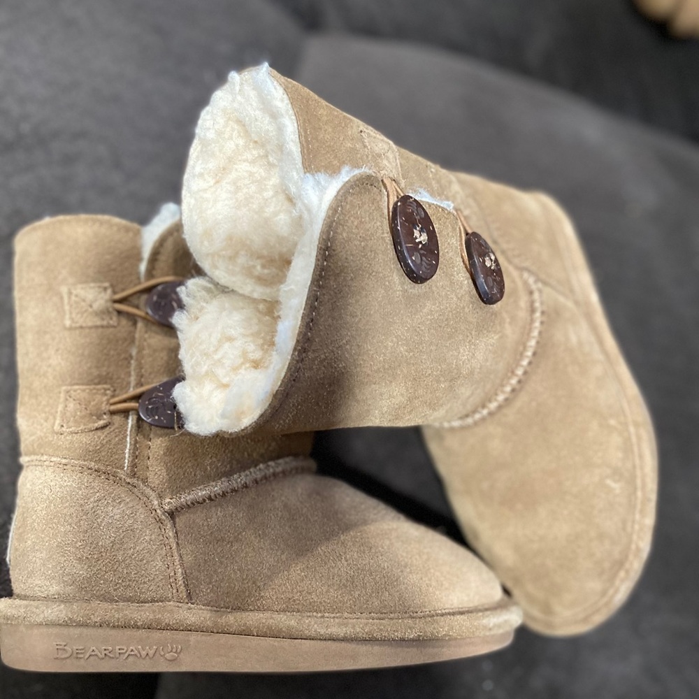 BearPaw girls chestnut boot size 9C